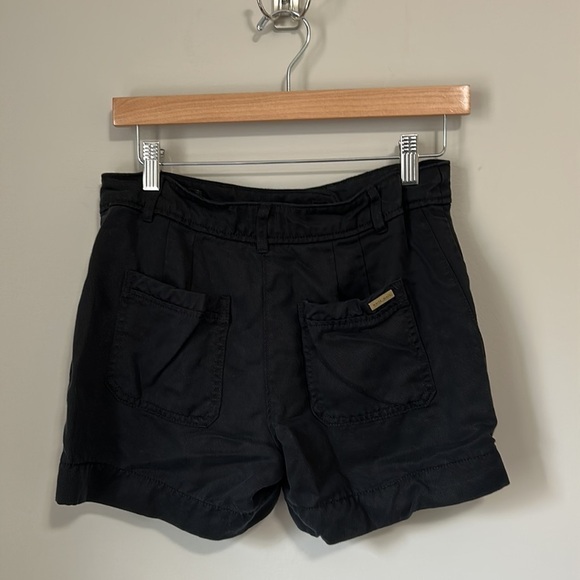 White House Black Market The 5” Short Black Corset Side Detail Sz 4 - Picture 6 of 12